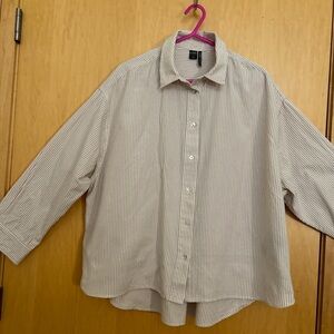 Oversized 90 cotton 10 linen cropped wide shirt. Worn once.